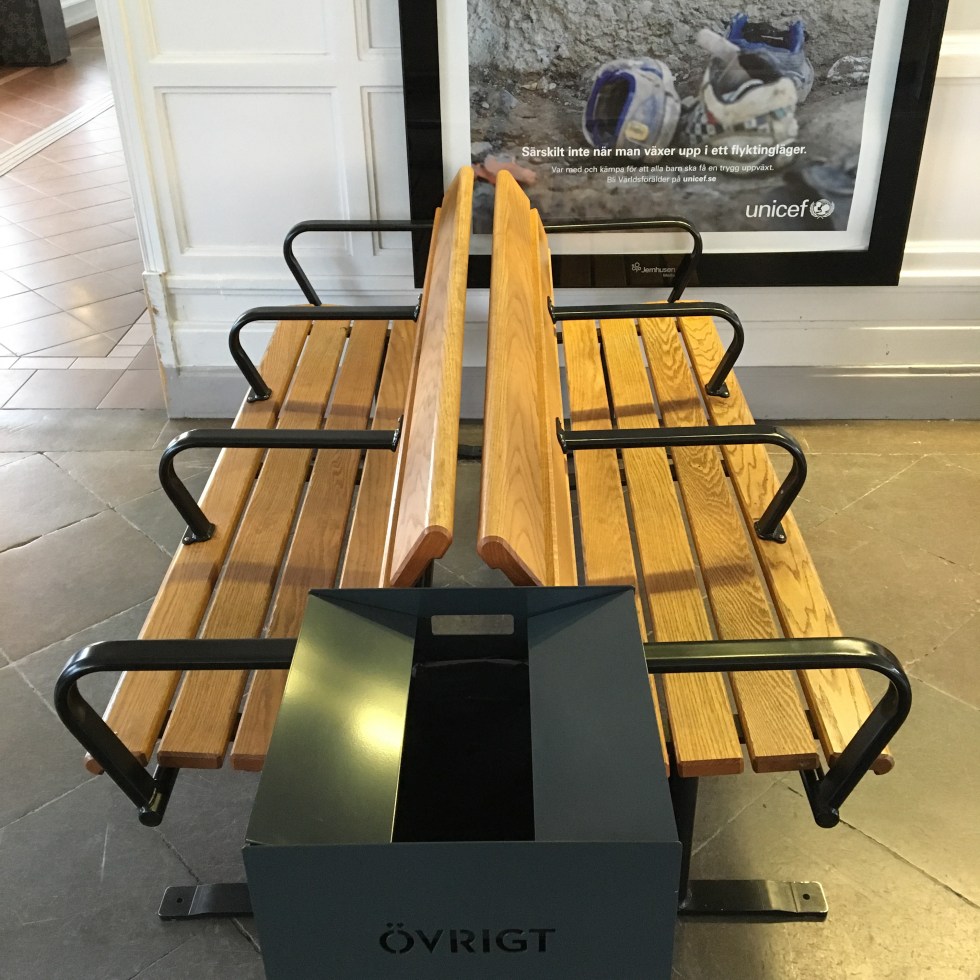 Exkluderande bänk på Katrineholms centralstation